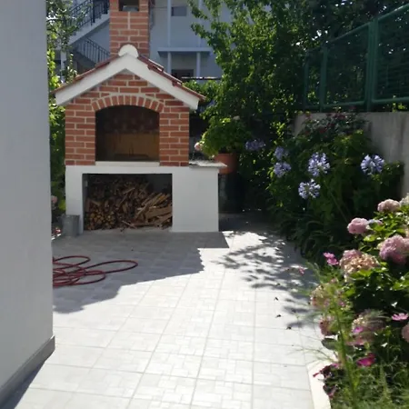 Apartman Lilac- 100m From *