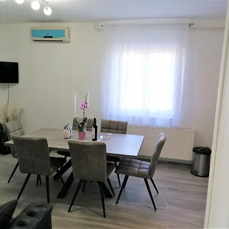 Lilac- 100m From Apartman Trogir
