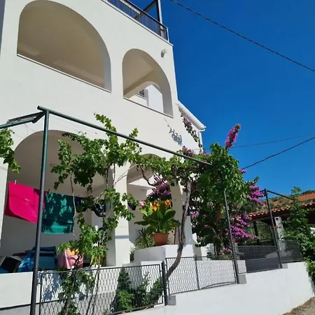 Lilac- 100m From Apartment Trogir